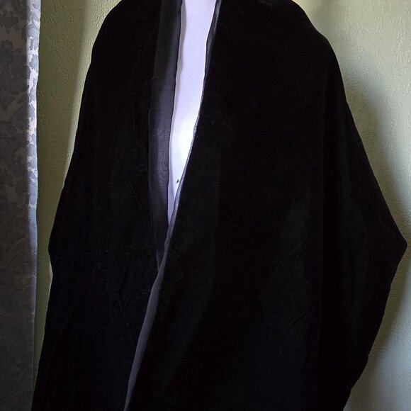 Black Velvety Formal Wrap - Picture 4 of 5